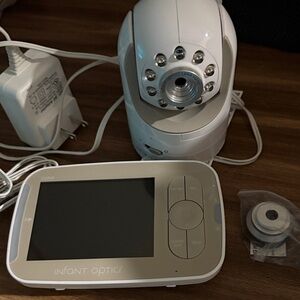 Infant Optics White Video Baby Monitor with Screen and Camera